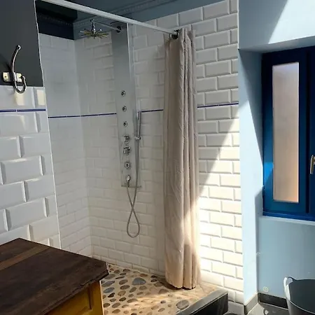 Hébergement de vacances Maison Avec Piscine Blanquefort-sur-Briolance